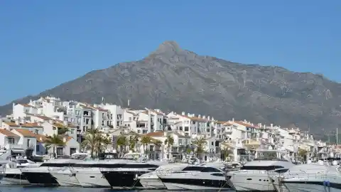 Imagen 1 de Marbella, la gran beneficiada de la crisis turística por la guerra en Oriente Medio: "Ofrece el mismo glamour, playa y lujo"