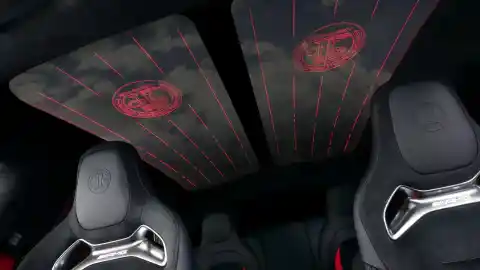 Imagen 1 de El Mercedes-AMG GT 4 Puertas Coupé revela su espectacular interior: pantallas para todos
