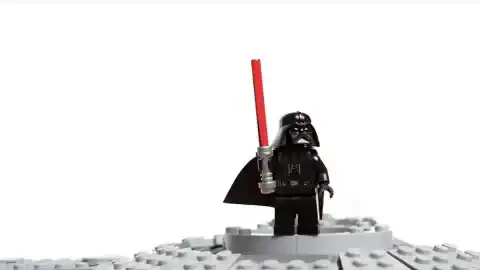 Imagen 1 de Un fan de LEGO compra el set más caro de Star Wars por 850 euros, detecta que le faltan 2.000 por un error de fábrica y nueve años después las recibe