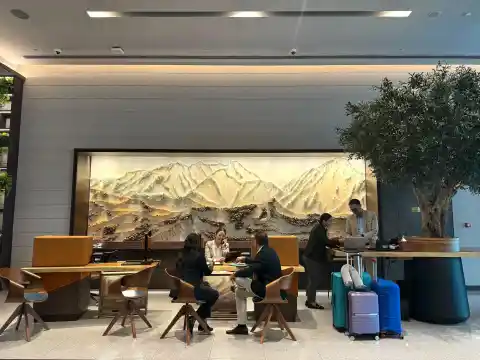 Imagen 1 de Empresas españolas en Oriente Próximo priorizan la seguridad de sus empleados ante el conflicto regional.