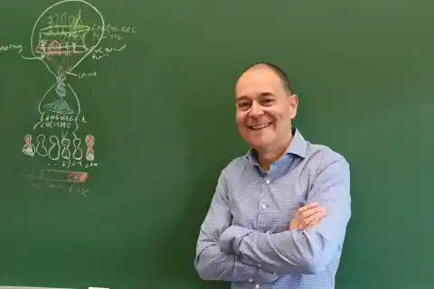Imagen 1 de La Academia de Ciencias de EE UU premia a cuatro españoles por explicar cómo la vida salió de un callejón sin salida y conquistó la Tierra