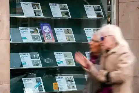 Imagen 1 de Idealista revela que el alquiler vacacional en Barcelona alcanzó el 64% de la oferta total.