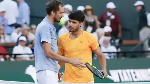 Imagen 1 de Daniil Medvedev, tras perder la final ante Jannik Sinner: "Ganar a Carlos Alcaraz fue como conquistar el torneo"