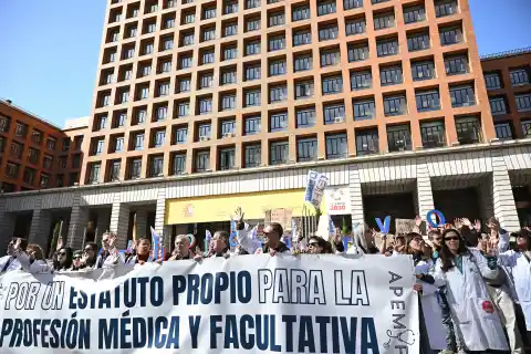 Imagen 1 de La participación en la huelga médica cae un 2,7% en Andalucía durante la segunda semana.
