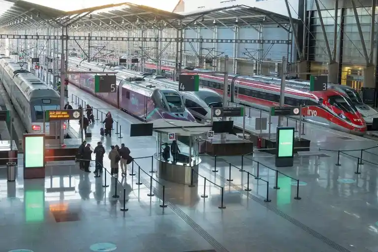 Imagen 1 de Adif pospone al final de abril el regreso del AVE a Málaga
