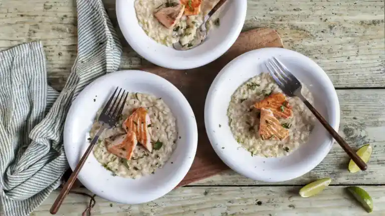 Imagen 1 de Prueba esta combinación irresistible: salmón con risotto de coco y lima