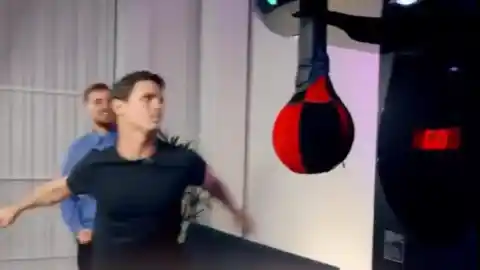 Imagen 1 de Edu Aguirre supera a Gastón Edul en la máquina de boxeo con 2.947 puntos