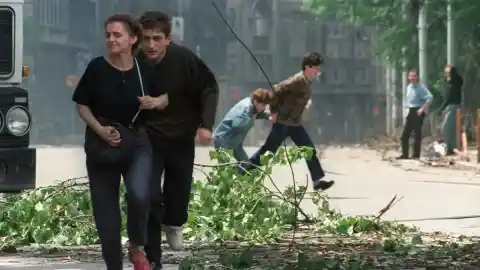Imagen 1 de Sarajevo revela sus secretos humanos en un safari de arqueros y ciervos