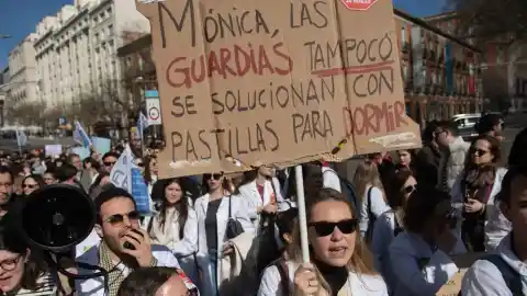 Imagen 1 de Los sindicatos calculan un seguimiento de la huelga de médicos del 80% y las CCAA lo rebajan a un máximo del 22%