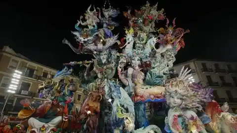 Imagen 1 de Convento Jerusalén gana el primer premio en Fallas 2026 con su falla Redimonis