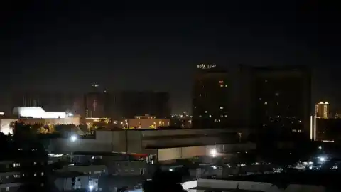 Imagen 1 de Irán ataca embajada estadounidense en Bagdad mientras Emiratos cierra su espacio aéreo