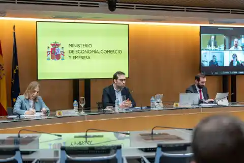 Imagen 1 de Industria española solicita 300 millones para reducir el sobrecoste eléctrico por la guerra.