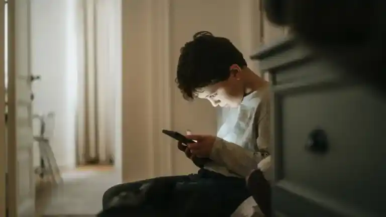 Imagen 1 de Estudio revela que el uso intensivo de redes sociales eleva la depresión en adolescentes menores de 16 años