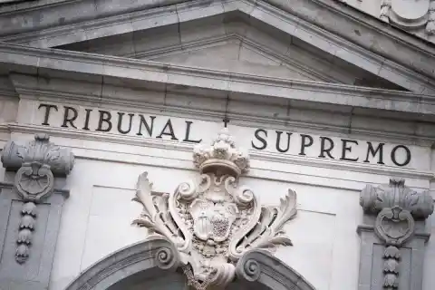 Imagen 1 de El Supremo multa 2.000 euros a una jueza de Nules por insultar y acosar sexualmente a sus compañeros.