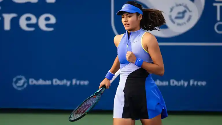 Imagen 1 de Emma Raducanu abandona el Miami Open por un virus contraído en Oriente Medio