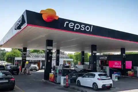 Imagen 1 de Barclays eleva un 50% su precio objetivo para Repsol