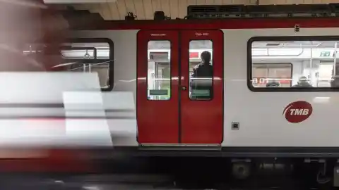 Imagen 1 de Estación Collblanc evacuada por humo en túneles de la L10-Sur del Metro