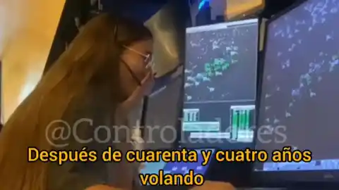 Imagen 1 de La emocionante llamada de una controladora aérea española a un piloto de Iberia: "Hola, papá"
