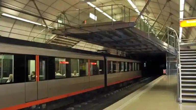 Imagen 1 de Huelga en el País Vasco altera metro, tranvía y autobuses en Vitoria, Bilbao y San Sebastián