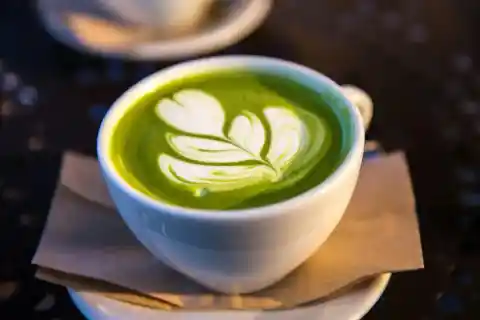Imagen 1 de Estudio revela que el té matcha bloquea neurológicamente los estornudos alérgicos en ratones.