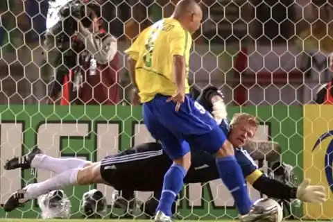 Imagen 1 de Ronaldo resucita en 2002 tras cuatro años de espera y un largo desierto deportivo.