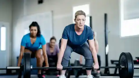Imagen 1 de Investigación UOC revela que el 40% de las mujeres deportistas pueden padecer la tríada de atleta con problemas óseos y menstruales.