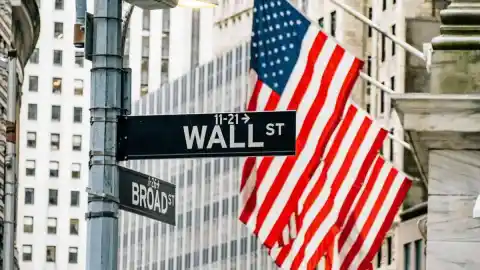 Imagen 1 de El experto que predijo la crisis de 2008 advierte: "Esta vez puede ser peor: la IA, Irán y Taiwán están todos conectados al mismo sistema financiero que puede colapsar"