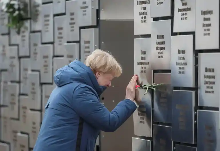 Imagen 1 de La UE sanciona a nueve militares rusos por la masacre de Bucha y Kiev