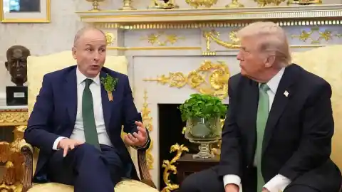 Imagen 1 de Trump recibe al primer ministro irlandés en la Casa Blanca con corbatas verdes para San Patricio