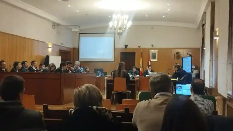 Imagen 1 de Amadeo N denuncia en juicio que no sabe si las cenizas son de su padre