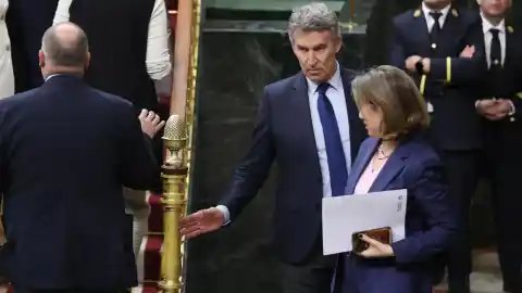 Imagen 1 de Feijóo pone el 1 de abril como fecha límite para cerrar los tres gobiernos autonómicos y Vox se resiste: "No tenemos prisa"
