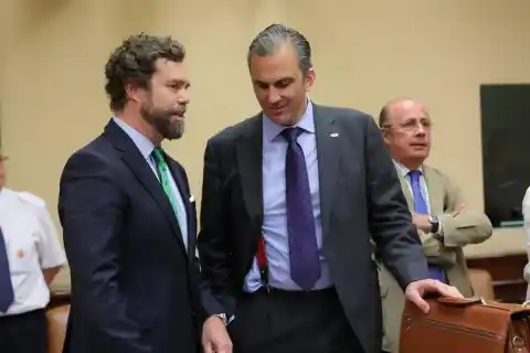 Imagen 1 de Ex-dirigentes de Vox exigen congreso abierto para debatir el futuro del partido