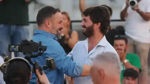 Imagen 1 de García-Gallardo denuncia a Abascal por recibir un tercer sueldo mediante proveedor de Vox tras renunciar a cargos internos.