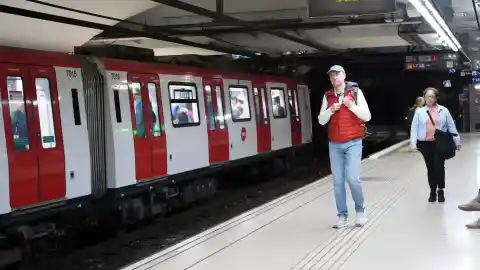 Imagen 1 de Incidencia en la L2 de Barcelona deja sin servicio seis estaciones del metro este miércoles.