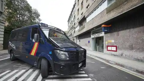 Imagen 1 de Policía libera a ocho mujeres forzadas a prostituirse en un chalet de Madrid explotado por una pareja.