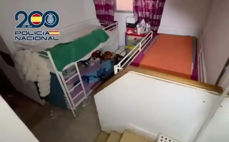 Imagen 1 de Alarma en chalé de Madrid obligaba a 15 mujeres a atender