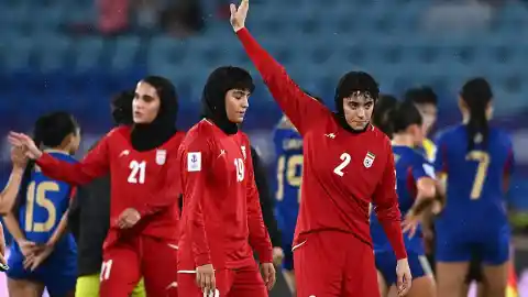 Imagen 1 de Las jugadoras de la selección iraní de fútbol vuelven al país a través de un paso fronterizo con Turquía