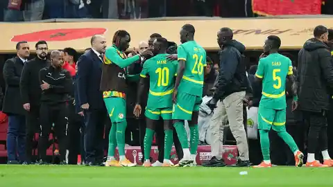 Imagen 1 de CAF revoca el título de la Copa de África a Senegal y lo otorga a Marruecos por incomparecencia.