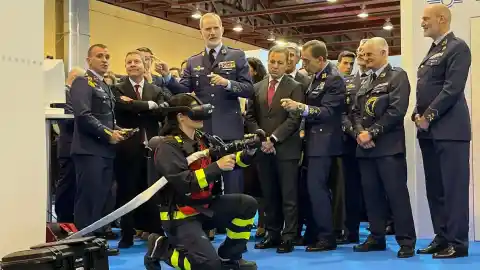 Imagen 1 de Felipe VI inaugura feria tecnológica BACSI del Ejército