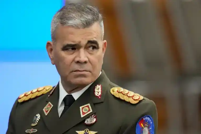 Imagen 1 de Delcy Rodríguez destituye a Padrino López como ministro de Defensa