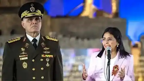 Imagen 1 de Delcy Rodríguez destituye a Vladimir Padrino como ministro de Defensa tras más de una década en el cargo