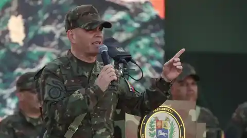 Imagen 1 de Delcy Rodríguez destituye a Padrino López tras década