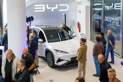Imagen 1 de Las marcas chinas de coches avivan la batalla del descuento en España