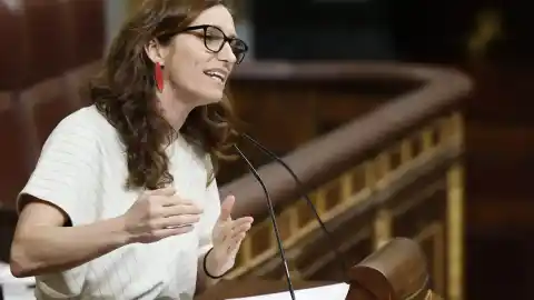 Imagen 1 de Sanidad evalúa denunciar a Ayuso por desobediencia al censar