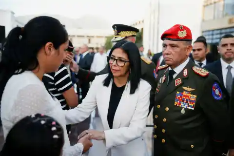 Imagen 1 de Gustavo González López asume la cartera de Defensa