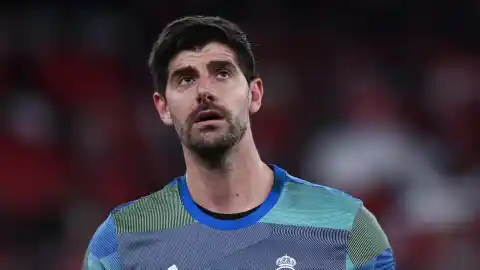 Imagen 1 de Courtois se retira por lesión muscular y perderá