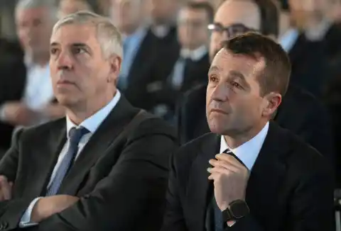 Imagen 1 de SEPI exige a Escribano ceder su puesto en Indra para evitar