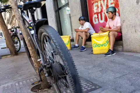 Imagen 1 de CC OO denuncia a Glovo por despido masivo encubierto