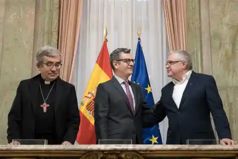 Imagen 1 de Gobierno e Iglesia ultimarán acuerdo para reparar víctimas