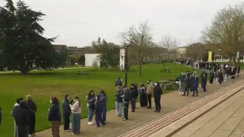 Imagen 1 de Brote de meningitis en Kent deja 27 casos y colas